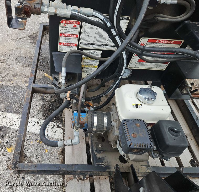 image for item EB8185 LeeBoy 150 tack distributor 