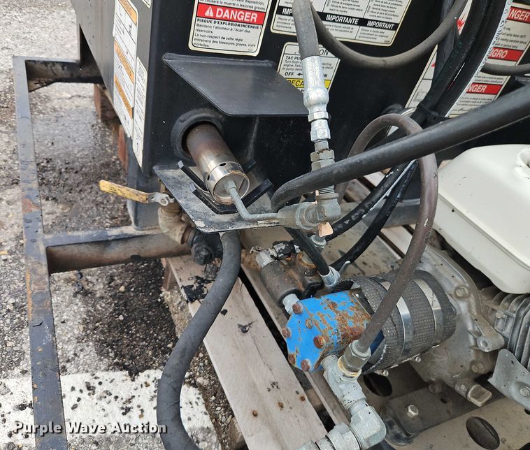 image for item EB8185 LeeBoy 150 tack distributor 