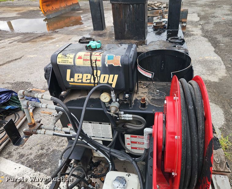 image for item EB8185 LeeBoy 150 tack distributor 