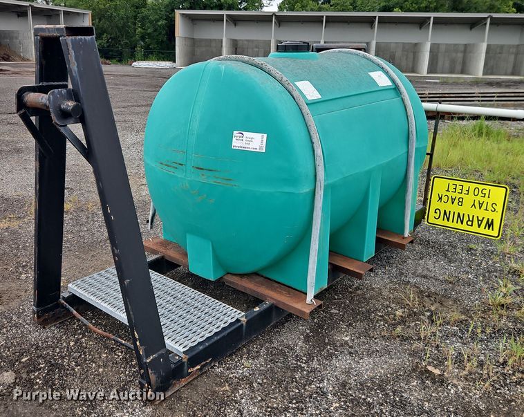 image for item EB8195 Hook lift tank bed