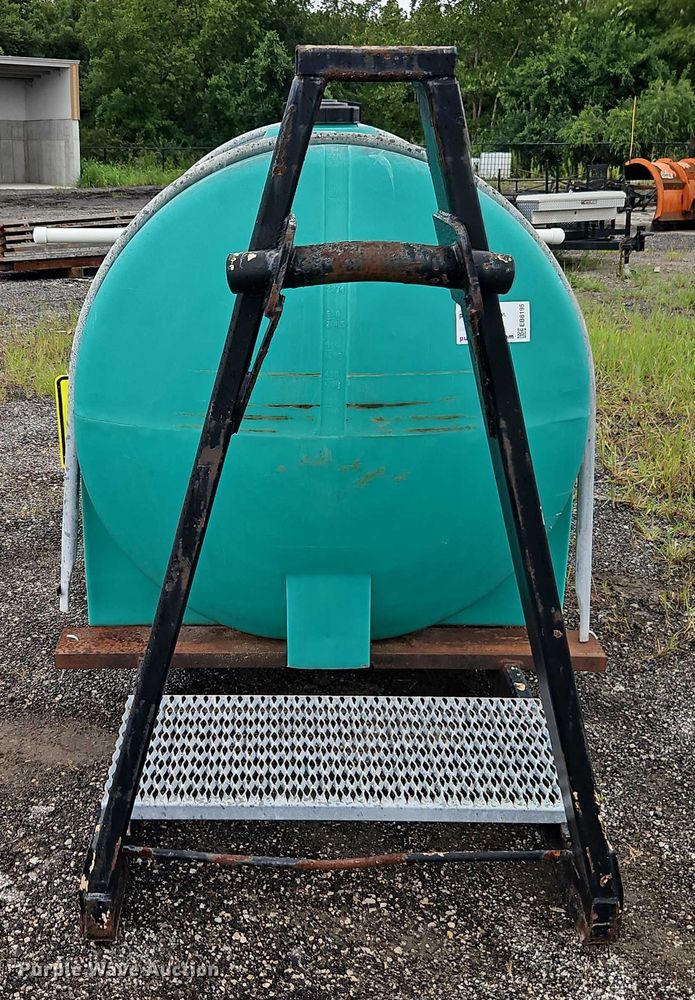 image for item EB8195 Hook lift tank bed