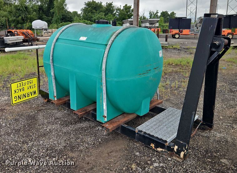 image for item EB8195 Hook lift tank bed