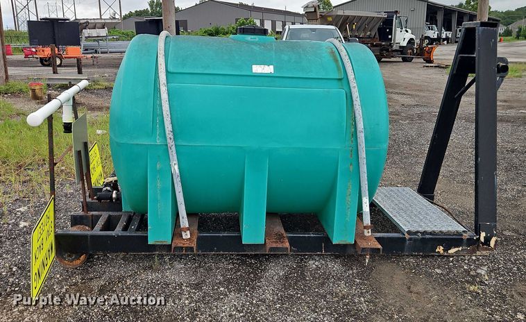 image for item EB8195 Hook lift tank bed