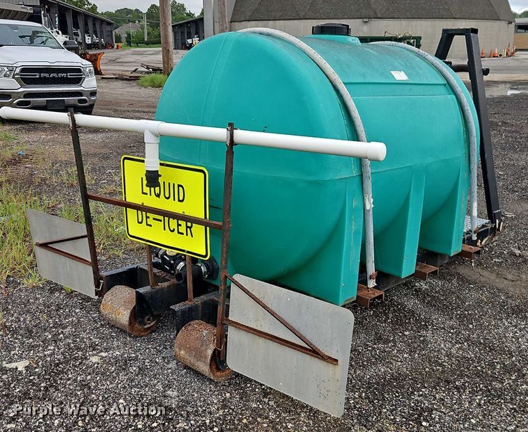 image for item EB8195 Hook lift tank bed