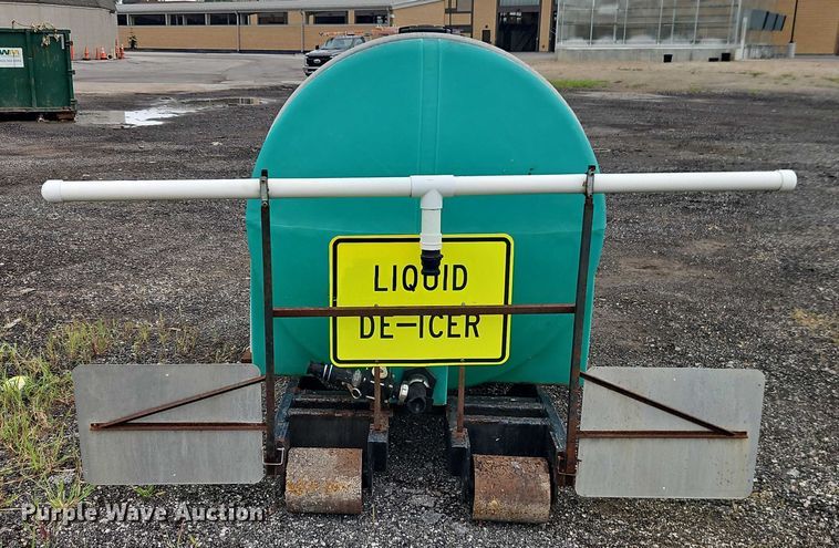 image for item EB8195 Hook lift tank bed