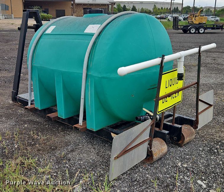 image for item EB8195 Hook lift tank bed