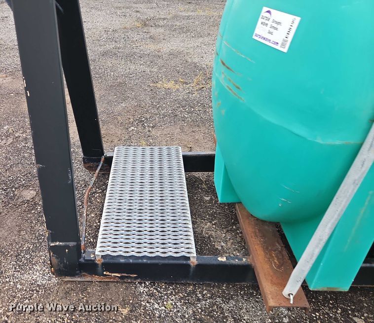 image for item EB8195 Hook lift tank bed