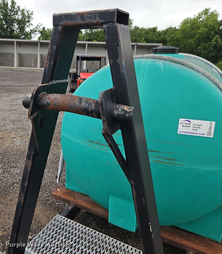 image for item EB8195 Hook lift tank bed