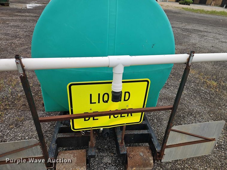 image for item EB8195 Hook lift tank bed