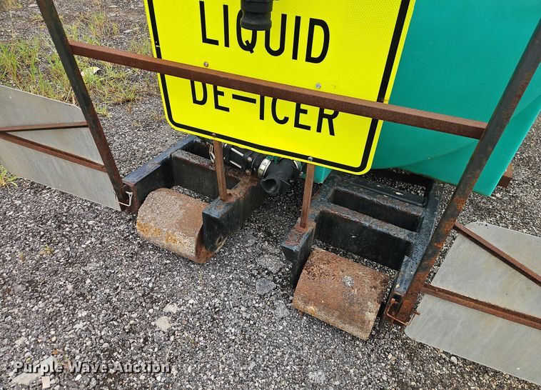 image for item EB8195 Hook lift tank bed