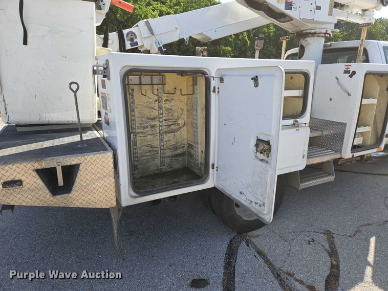 image for item ED2153 2012 Ford F550 Super Duty XL bucket truck