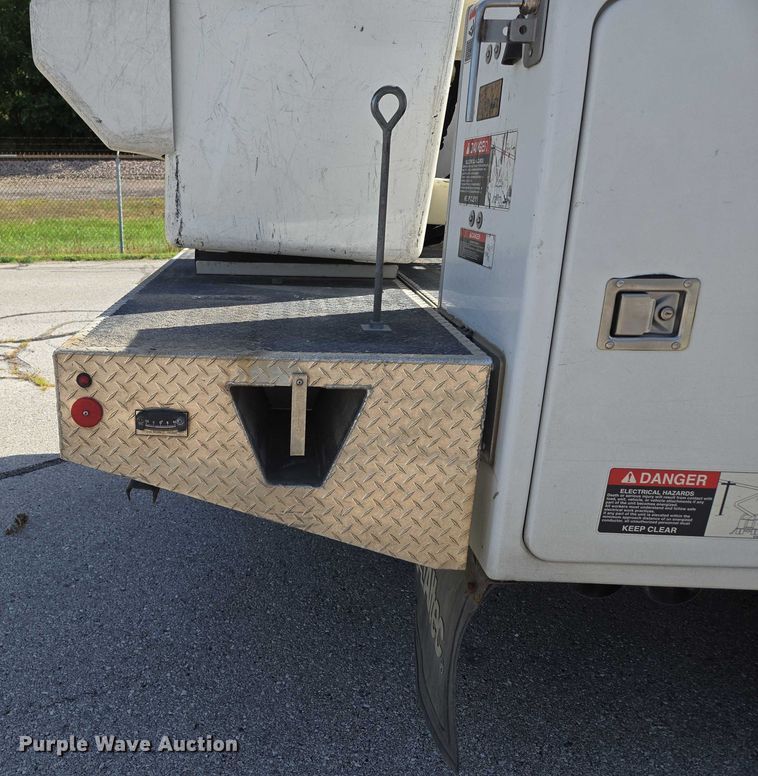 image for item ED2153 2012 Ford F550 Super Duty XL bucket truck