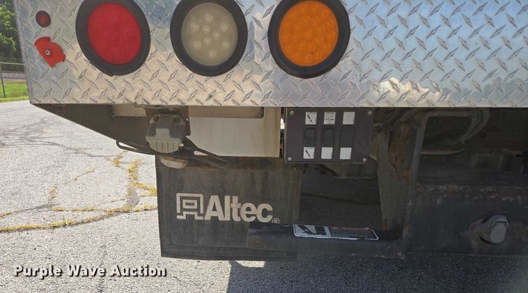 image for item ED2153 2012 Ford F550 Super Duty XL bucket truck