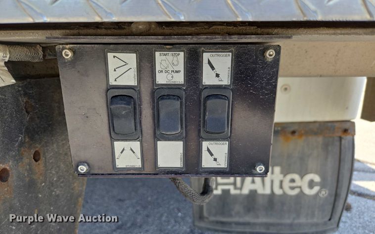 image for item ED2153 2012 Ford F550 Super Duty XL bucket truck