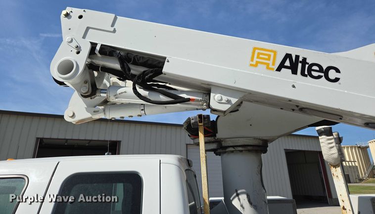 image for item ED2153 2012 Ford F550 Super Duty XL bucket truck