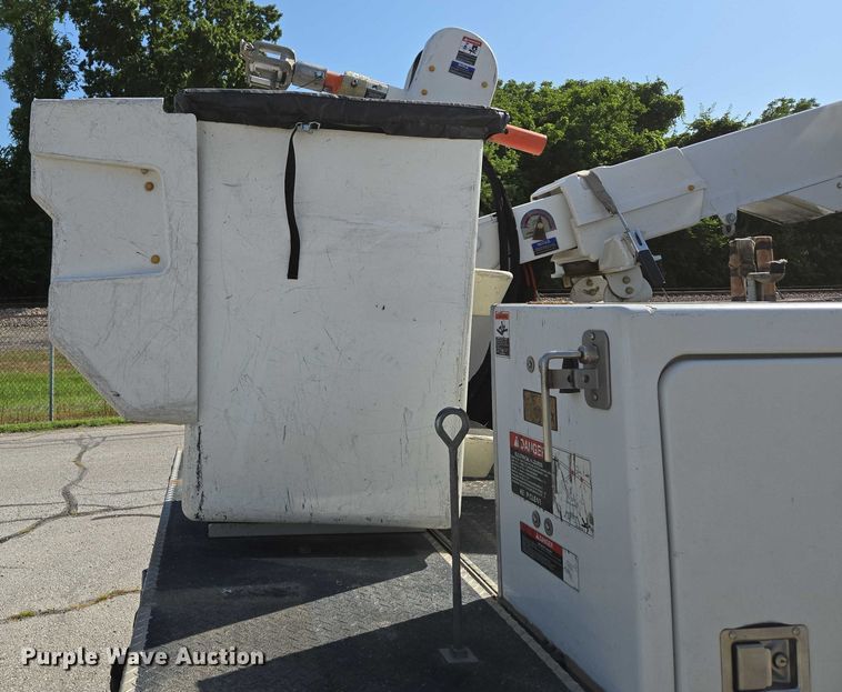 image for item ED2153 2012 Ford F550 Super Duty XL bucket truck