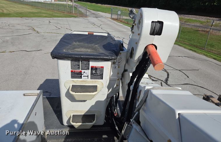 image for item ED2153 2012 Ford F550 Super Duty XL bucket truck