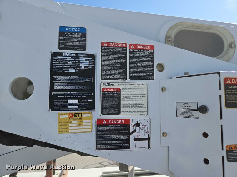 image for item ED2153 2012 Ford F550 Super Duty XL bucket truck