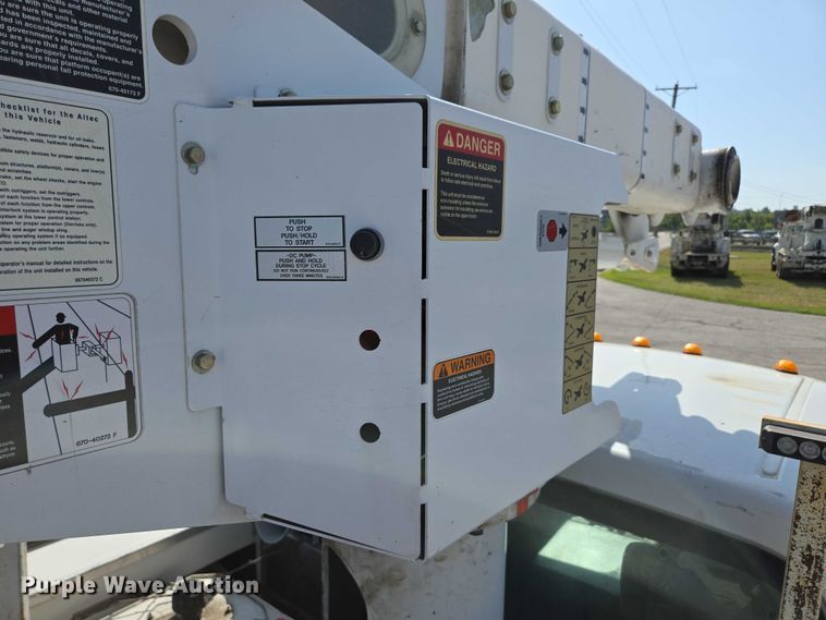 image for item ED2153 2012 Ford F550 Super Duty XL bucket truck