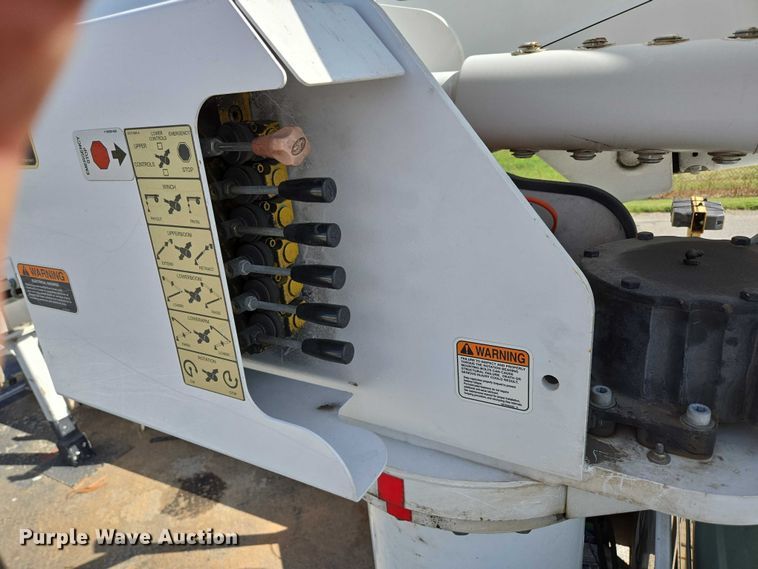 image for item ED2153 2012 Ford F550 Super Duty XL bucket truck