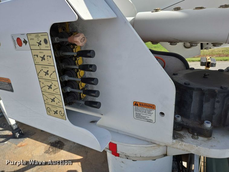 image for item ED2153 2012 Ford F550 Super Duty XL bucket truck