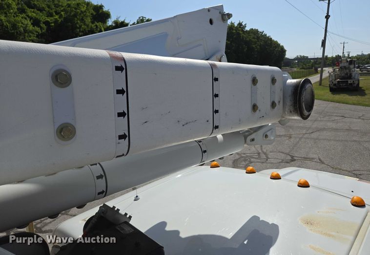 image for item ED2153 2012 Ford F550 Super Duty XL bucket truck