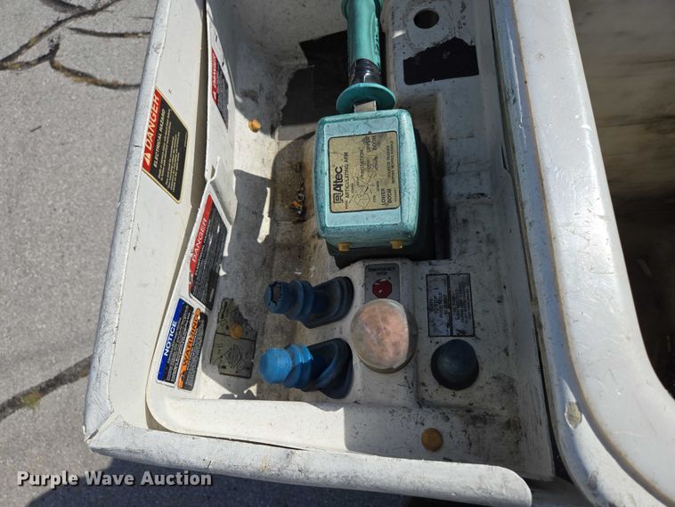 image for item ED2153 2012 Ford F550 Super Duty XL bucket truck