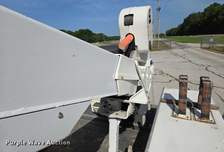 image for item ED2153 2012 Ford F550 Super Duty XL bucket truck