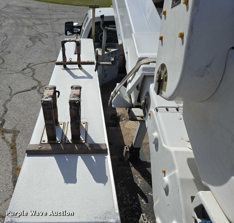 image for item ED2153 2012 Ford F550 Super Duty XL bucket truck