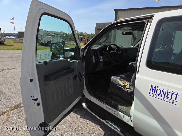 image for item ED2153 2012 Ford F550 Super Duty XL bucket truck