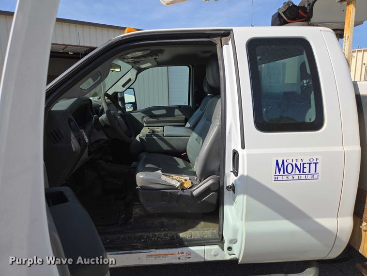 image for item ED2153 2012 Ford F550 Super Duty XL bucket truck