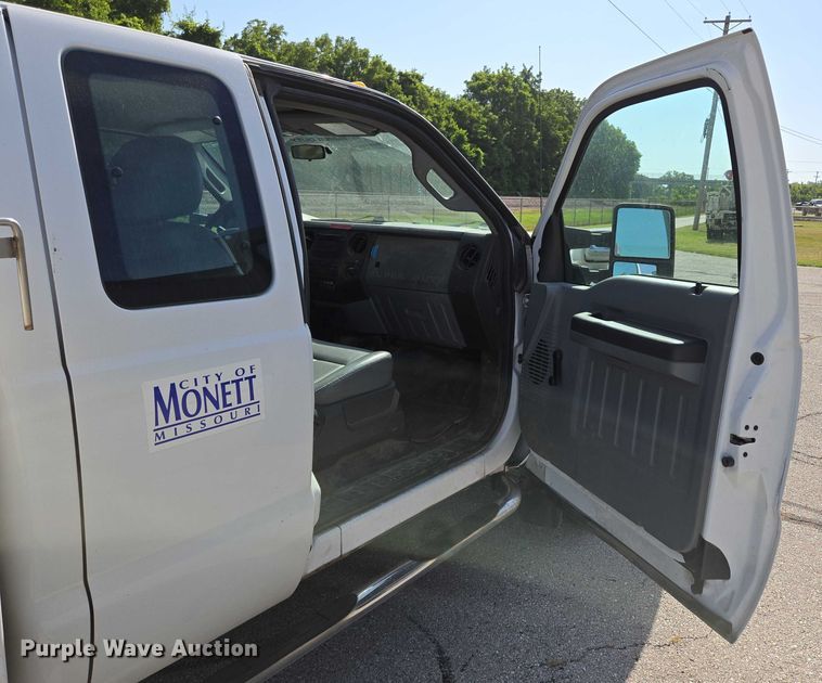 image for item ED2153 2012 Ford F550 Super Duty XL bucket truck