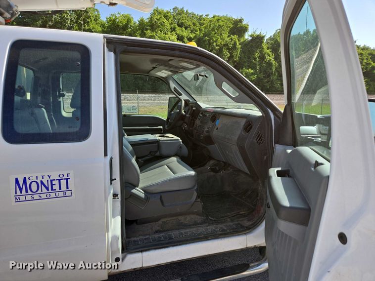 image for item ED2153 2012 Ford F550 Super Duty XL bucket truck