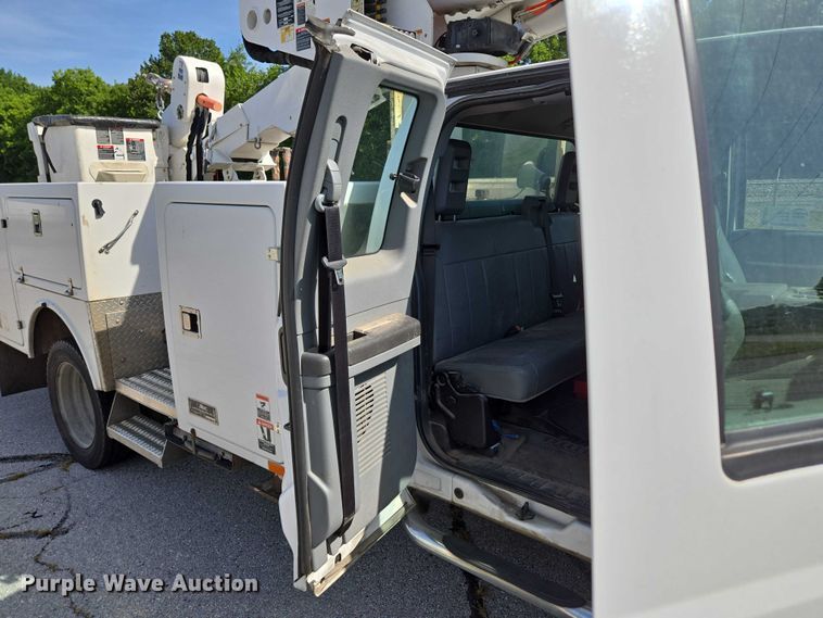 image for item ED2153 2012 Ford F550 Super Duty XL bucket truck