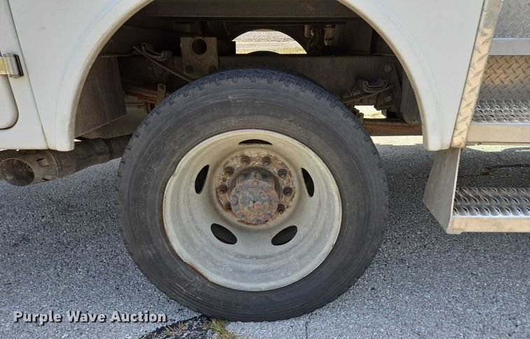 image for item ED2153 2012 Ford F550 Super Duty XL bucket truck