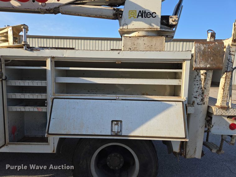 image for item ED2154 1994 Chevrolet Kodiak digger derrick truck