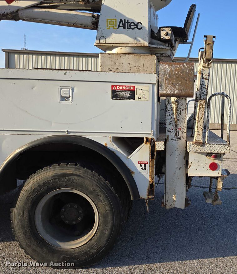 image for item ED2154 1994 Chevrolet Kodiak digger derrick truck