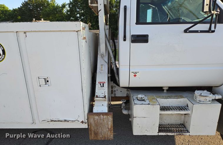 image for item ED2154 1994 Chevrolet Kodiak digger derrick truck