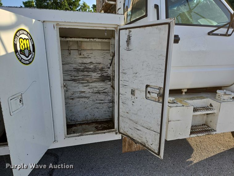 image for item ED2154 1994 Chevrolet Kodiak digger derrick truck