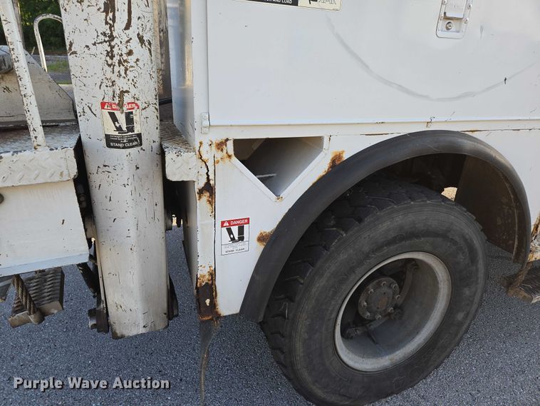 image for item ED2154 1994 Chevrolet Kodiak digger derrick truck