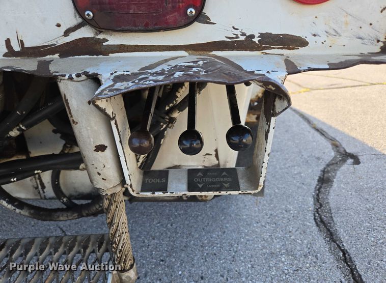 image for item ED2154 1994 Chevrolet Kodiak digger derrick truck