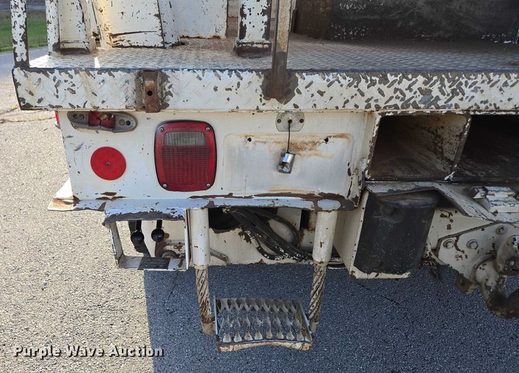 image for item ED2154 1994 Chevrolet Kodiak digger derrick truck