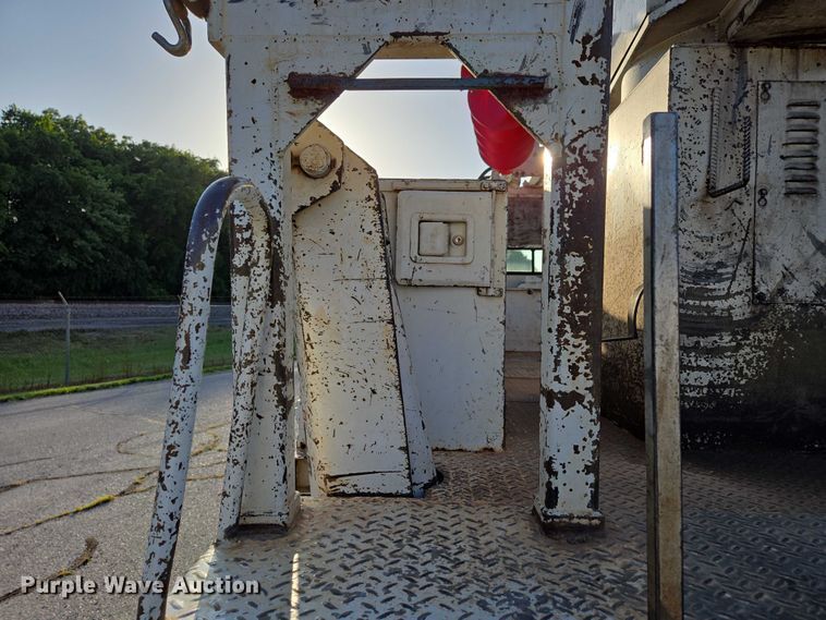 image for item ED2154 1994 Chevrolet Kodiak digger derrick truck