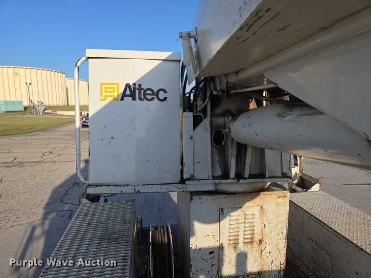 image for item ED2154 1994 Chevrolet Kodiak digger derrick truck