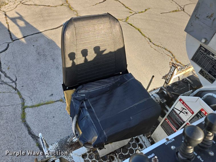 image for item ED2154 1994 Chevrolet Kodiak digger derrick truck