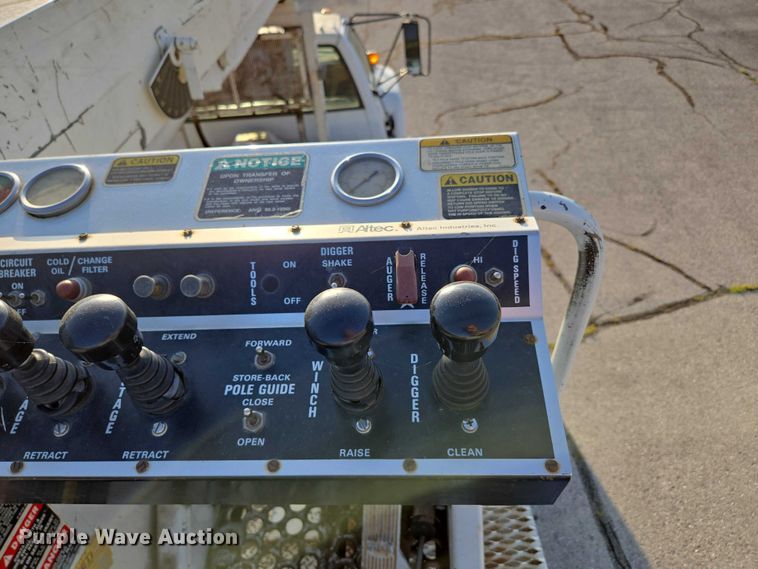 image for item ED2154 1994 Chevrolet Kodiak digger derrick truck