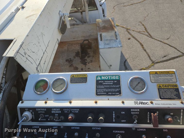 image for item ED2154 1994 Chevrolet Kodiak digger derrick truck