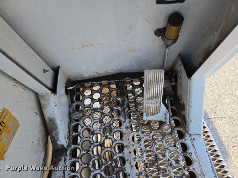 image for item ED2154 1994 Chevrolet Kodiak digger derrick truck