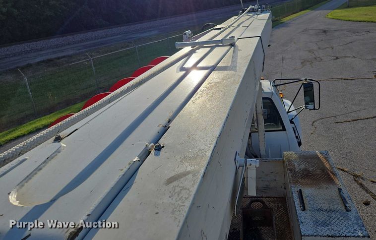 image for item ED2154 1994 Chevrolet Kodiak digger derrick truck