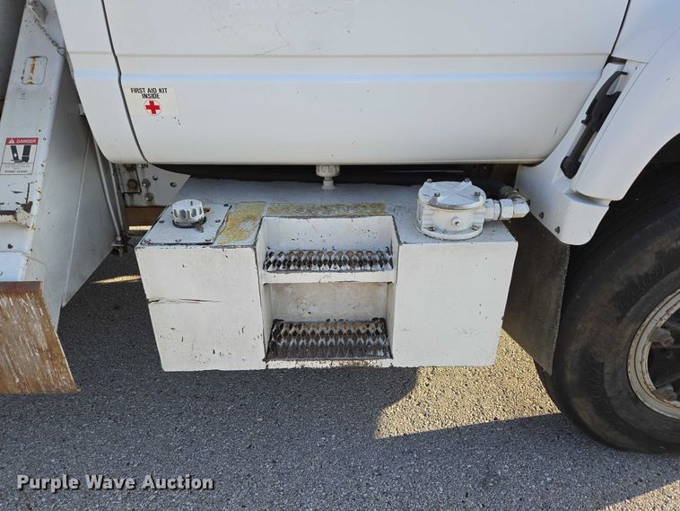 image for item ED2154 1994 Chevrolet Kodiak digger derrick truck